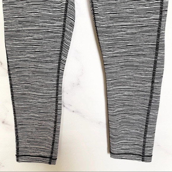 Athleta Ultimate Linear Lines Capri Pant - Picture 6 of 13